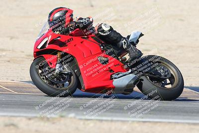 media/Nov-16-2025-Race Pace (Sun) [[8c5fa54630]]/Verified Riders/1-Turns 9 and 10 (925am)/